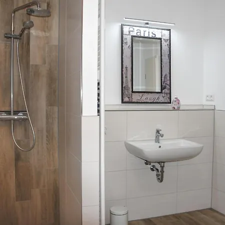 2 Bedroom Cozy In *