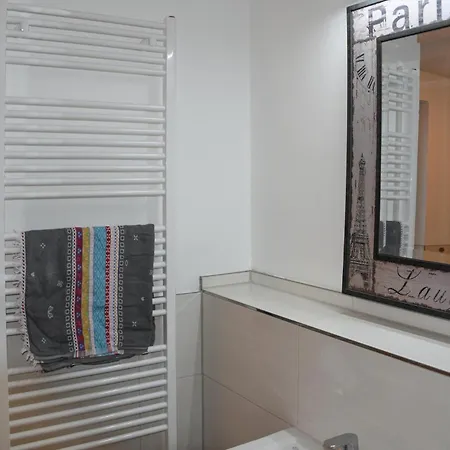 2 Bedroom Cozy In